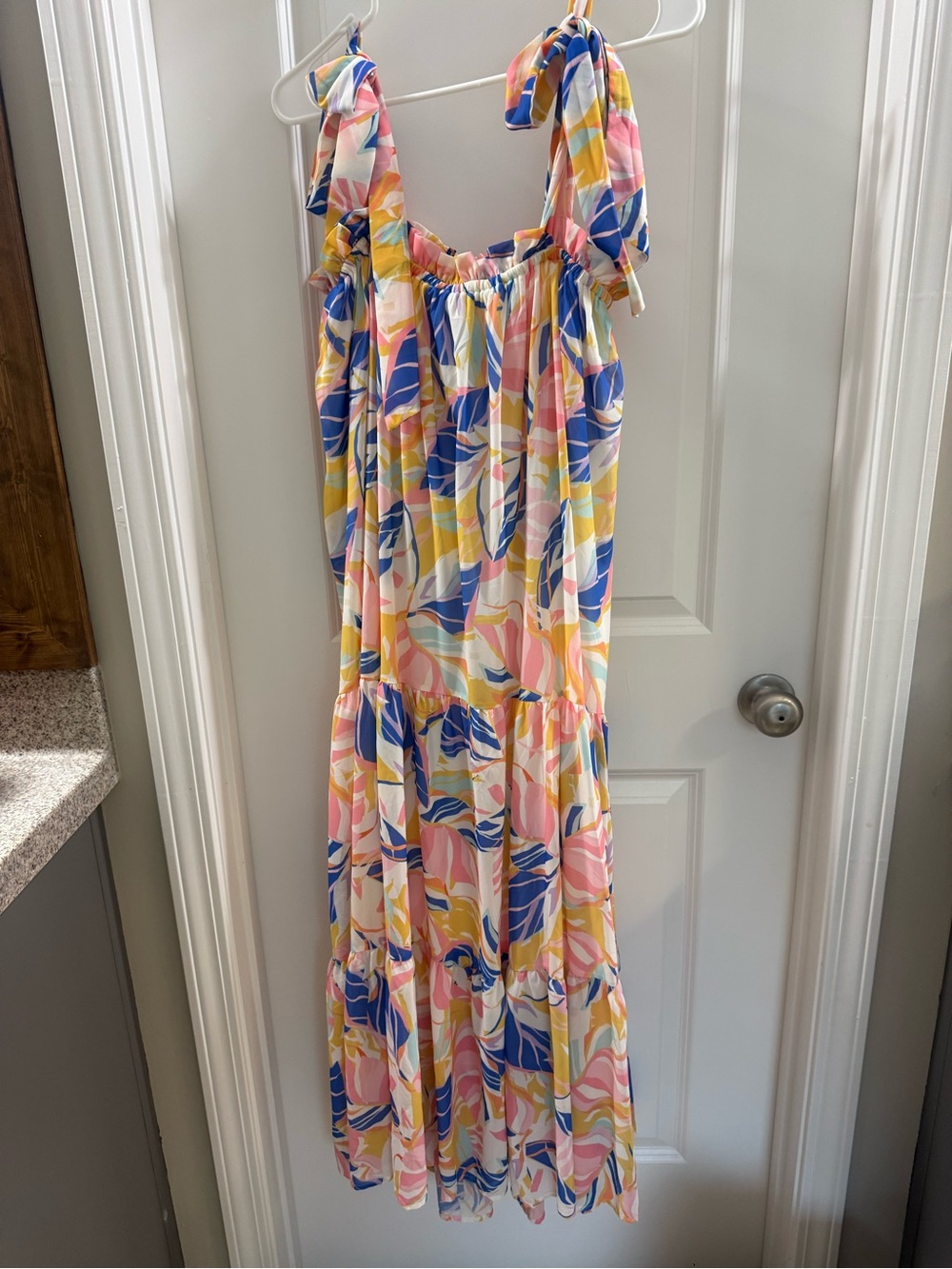 Vici Multicolor Leaf-Print Tiered Maxi Dress